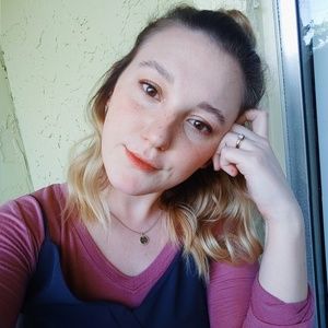 Meet your Posher, Caitlen